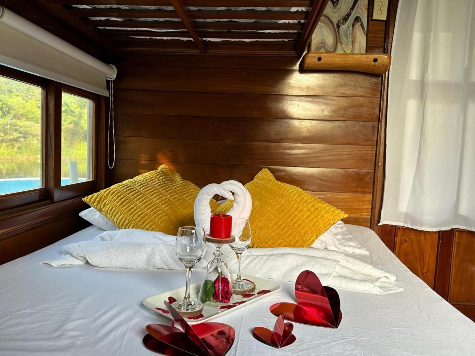 Hilamito Lodge Tela Luaran gambar