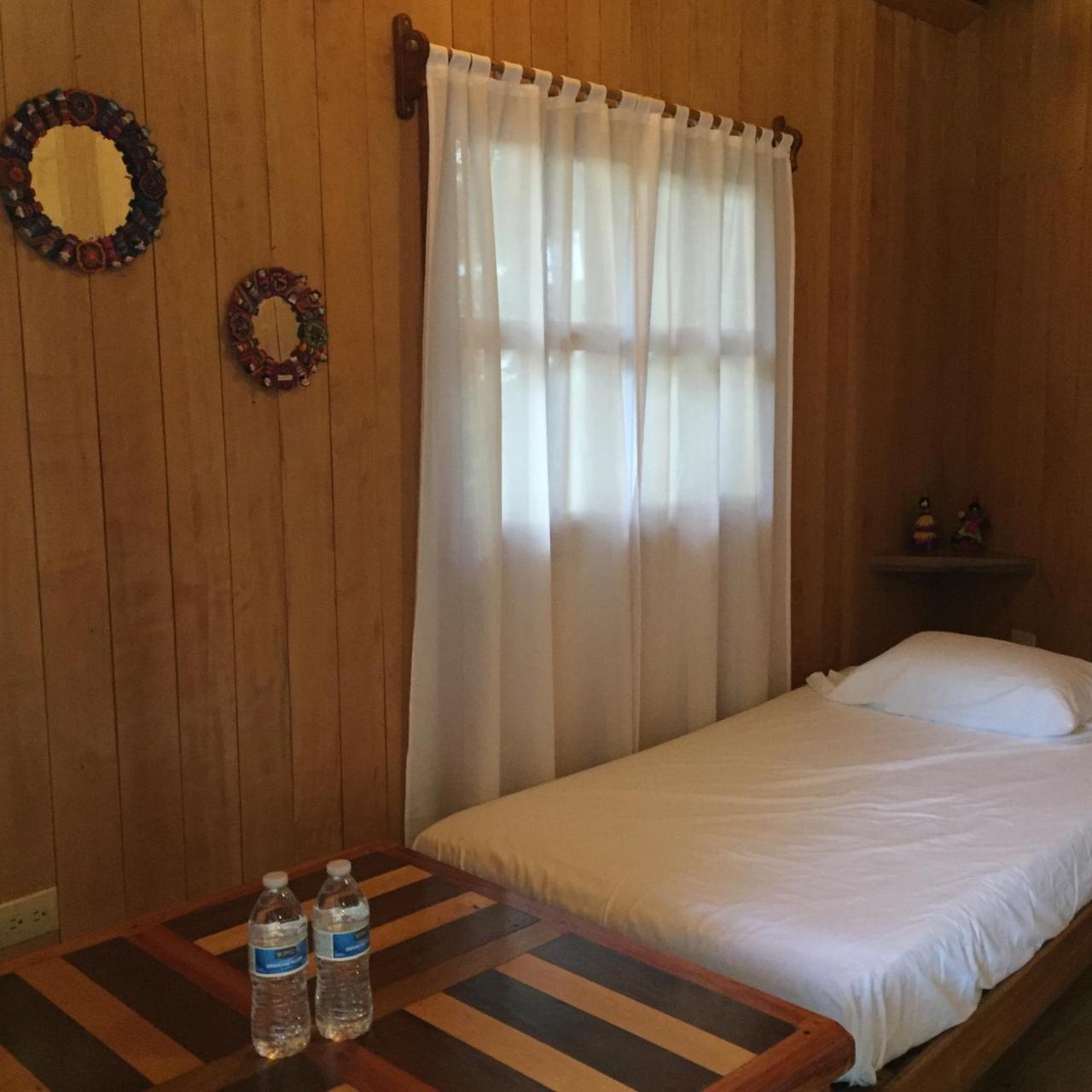 Hilamito Lodge Tela Luaran gambar